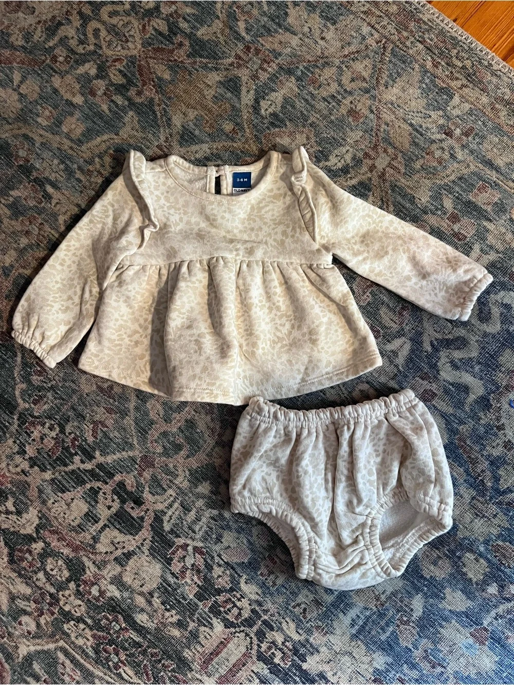 Old Navy Cream Leopard Ruffle Top with Matching Diaper Cover 3-6M